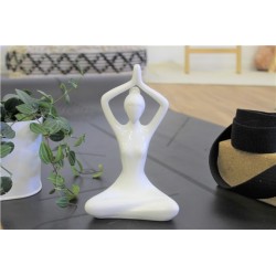 Statuette en Porcelaine Posture du Lotus Anjali Mudra Blanc brillant 20 cm 