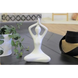 Statuette en Porcelaine Posture du Lotus Anjali Mudra Blanc brillant 20 cm 